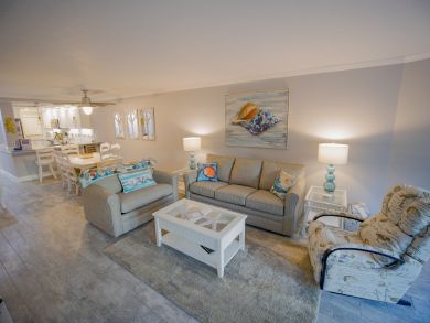 Two Bedroom Condo with Beach Access and Sleeps 6